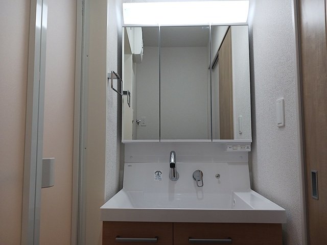 洗面設備　使いやすい洗面所です