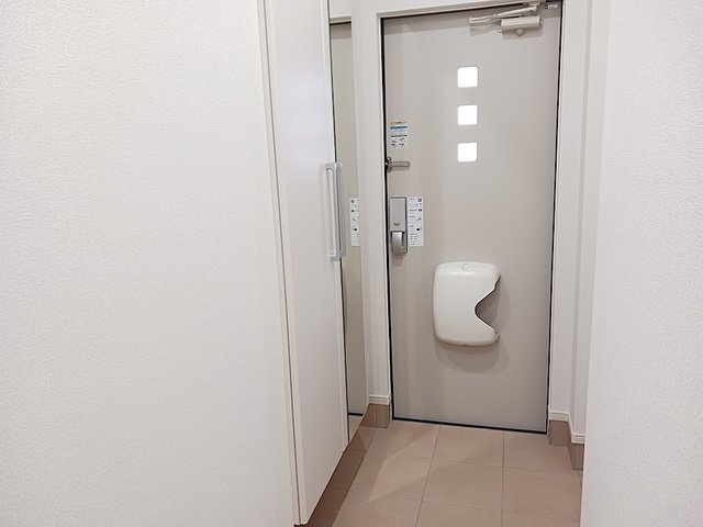 玄関　収納もある玄関です