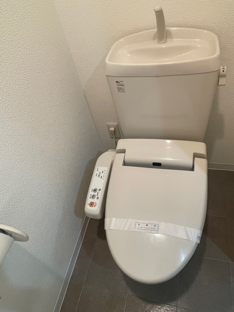 トイレ　温水洗浄便座