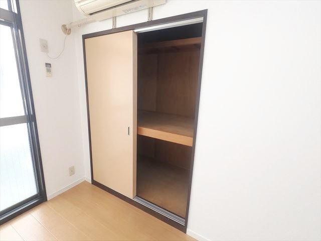 収納　奥行があって大きな収納付き