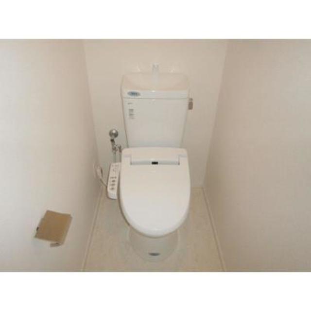 トイレ　※写真は同タイプ住戸です。