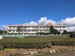 小学校　富士市立神戸小学校（小学校）まで727m