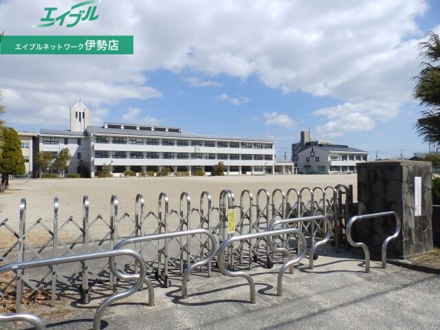 中学校　四日市市立富洲原中学校（中学校）まで1199m