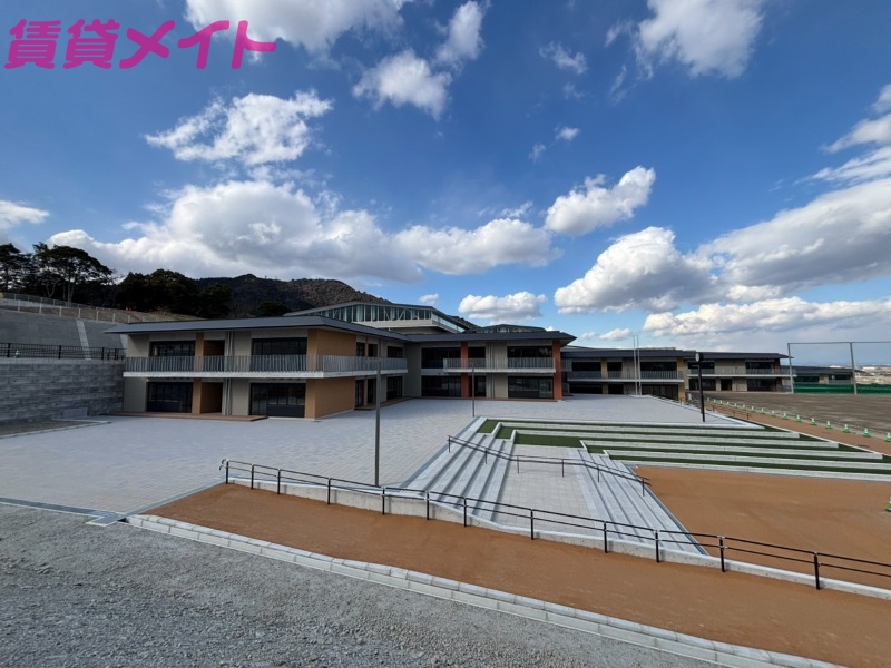 中学校　桑名市立多度学園（中学校）まで982m