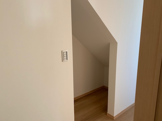 収納　階段下の収納スぺース