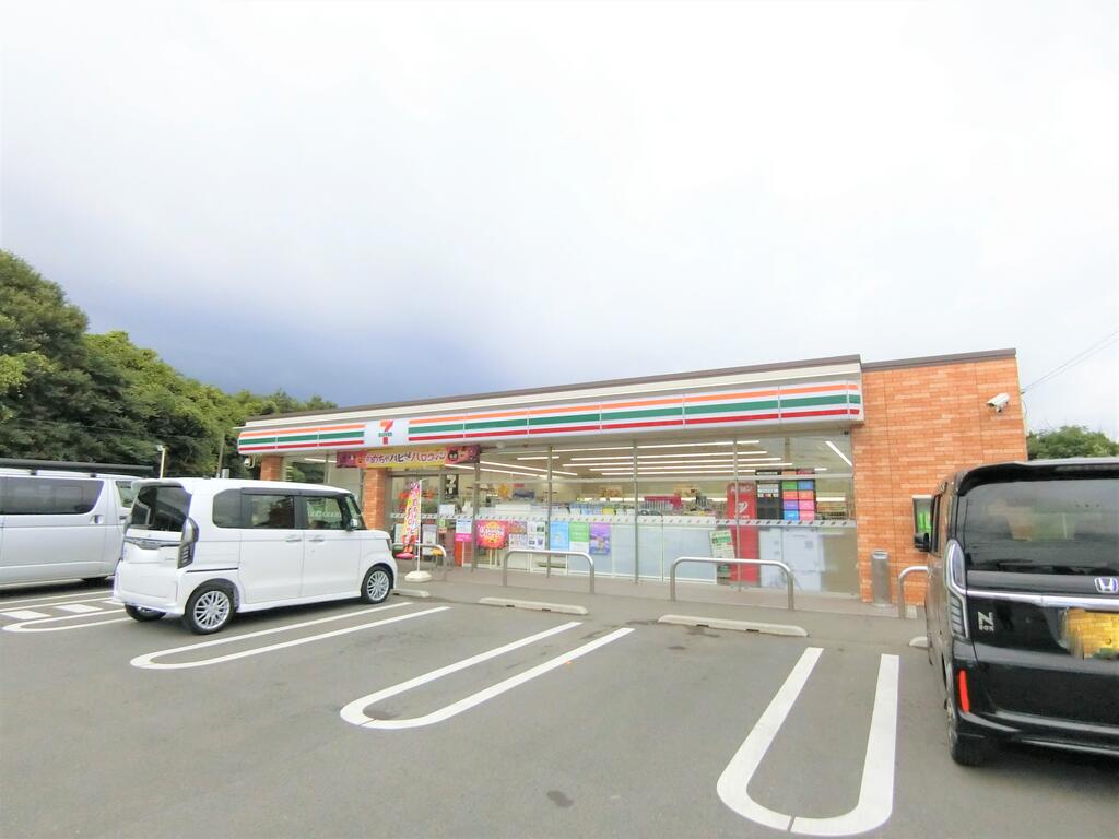 コンビニ　セブンイレブン前橋青梨子町店（コンビニ）まで547m
