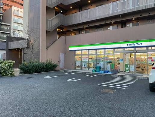コンビニ　ファミリーマート千住河原町墨堤通り店（コンビニ）まで197m
