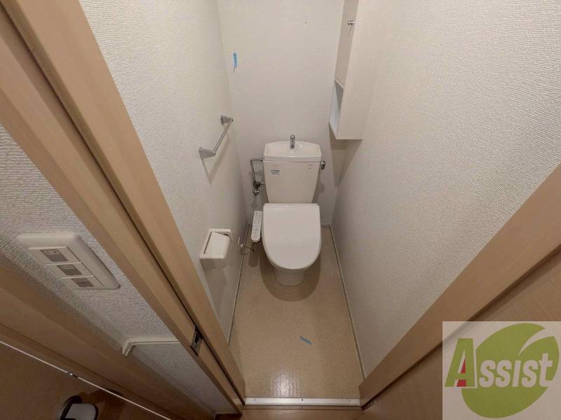 トイレ　こちらはトイレです。清潔感があり、安心して使用できます。