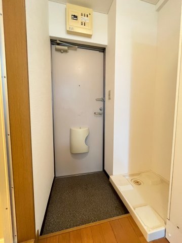 玄関　同物件、別号室の参考写真です。