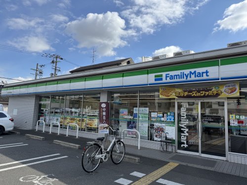 コンビニ　ファミリーマート 東大阪西堤学園町店（コンビニ）まで331m