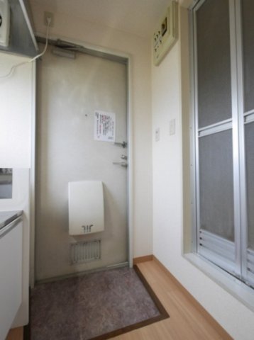 玄関　※別部屋参考写真
