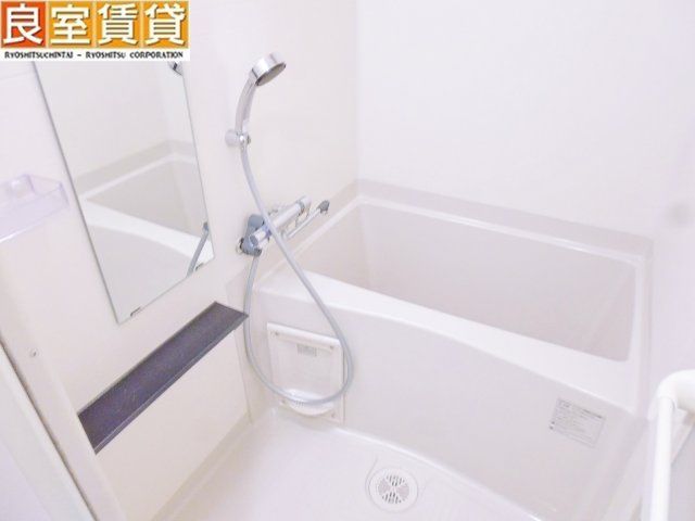 バス・シャワールーム　※このお写真は同物件の別のお部屋のお写真です。現状優先