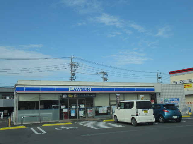 コンビニ　ローソン伊勢御薗店（コンビニ）まで669m