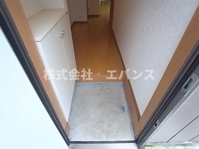 フラワーヒルズ2号館の玄関写真