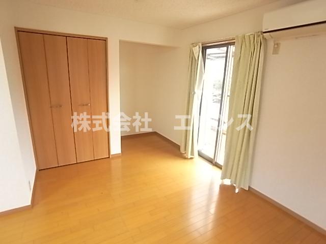 フラワーヒルズ2号館の居間写真