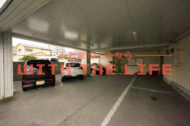 駐車場　駐車場があるので、車を買う予定の方も安心です
