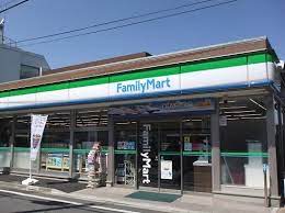 コンビニ　ファミリーマート（コンビニ）まで549m