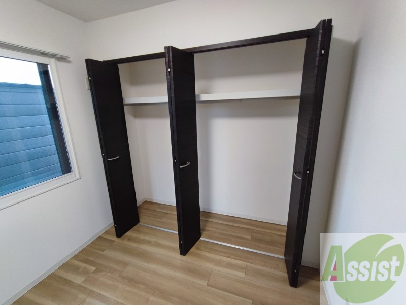 収納　寝室の収納です。部屋がすっきり片付きます。