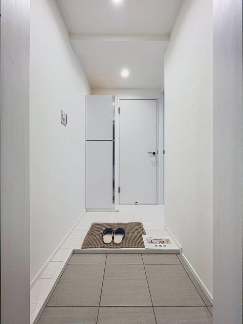 玄関　※家具・小物はイメージです