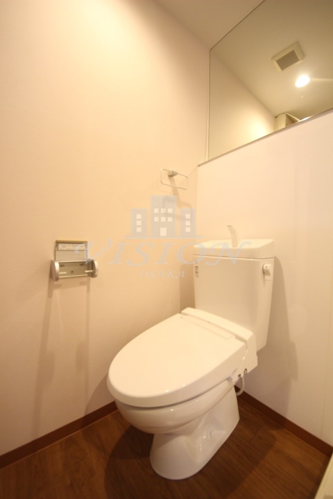 地下鉄御堂筋線 西中島南方駅 徒歩7分 8階建 築11年のトイレ写真