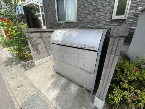 建物外観　ゴミ置き場