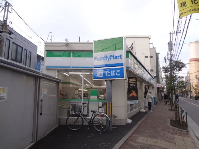 コンビニ　ファミリーマート高砂五丁目店（コンビニ）まで590m