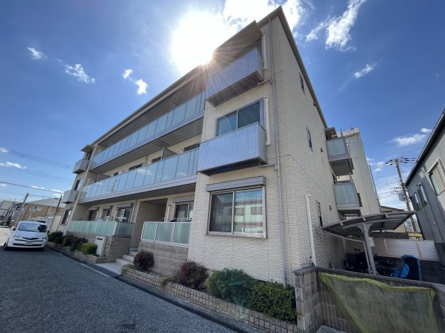 建物外観　オートロック付きで安心！