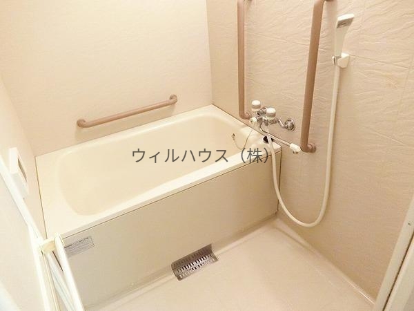 バス・シャワールーム　追い焚き機能付きバス！