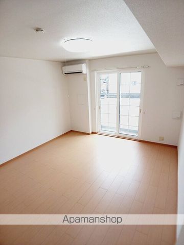 TIARA IIの居間写真