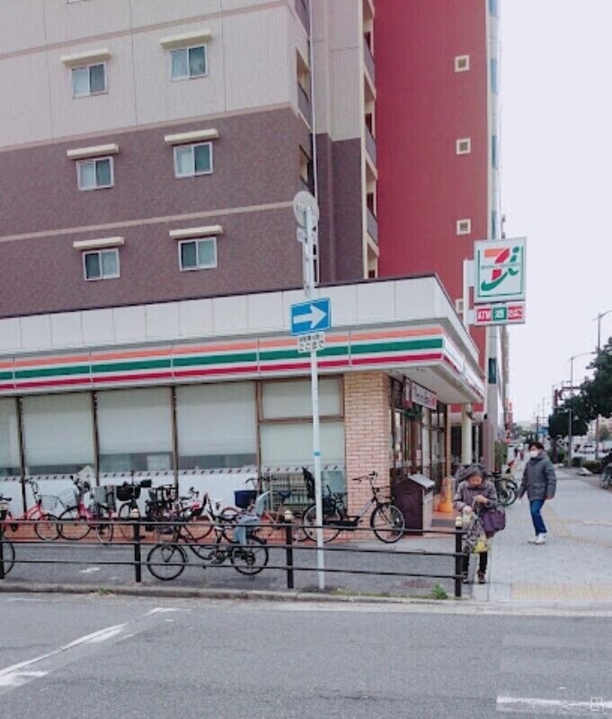 コンビニ　セブンイレブン大阪北堀江3丁目店（コンビニ）まで146m