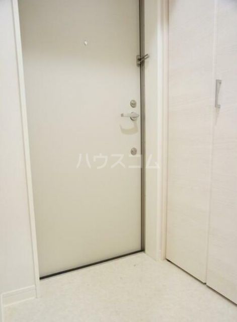 ウェルスクエアイズム三軒茶屋の玄関写真