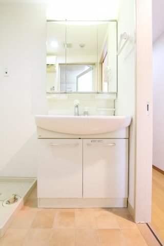 洗面設備　参考写真（同物件別部屋）