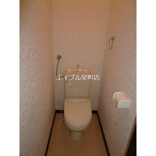 札幌市東区 3階建 築17年のトイレ写真