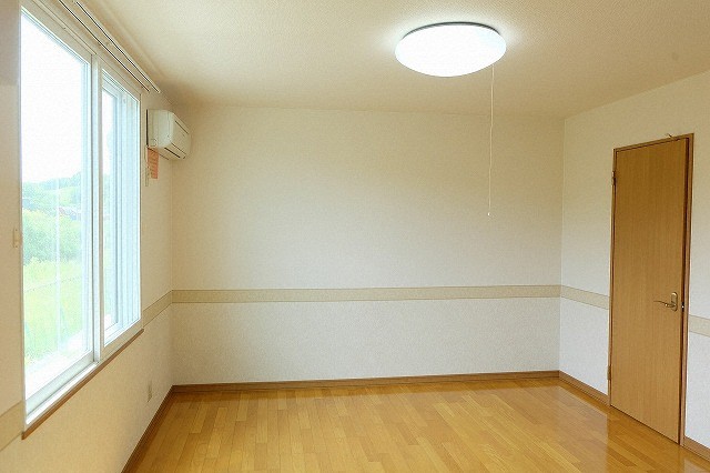 居室・リビング　温かみのある内装のお部屋です♪