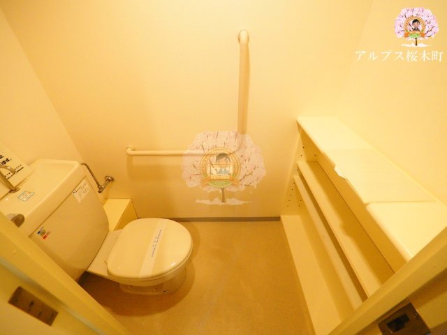 ブルーライン 関内駅 徒歩10分 14階建 築29年のトイレ写真
