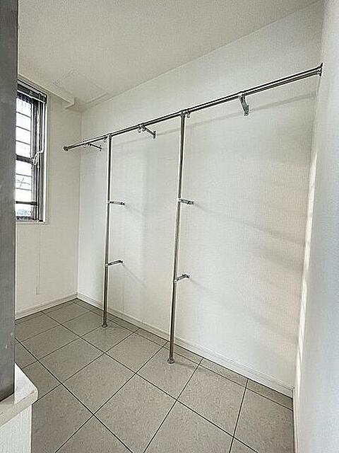 収納　（別タイプ参考写真）レグノ・フォレスタ　板橋区東新町１