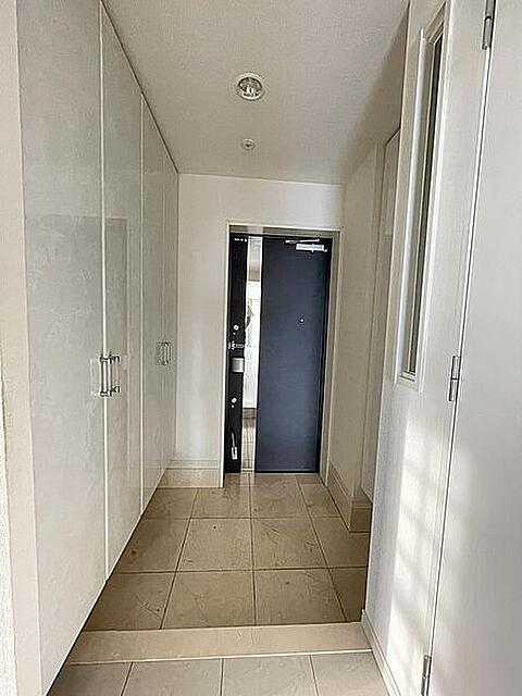 玄関　（別タイプ参考写真）レグノ・フォレスタ　板橋区東新町１