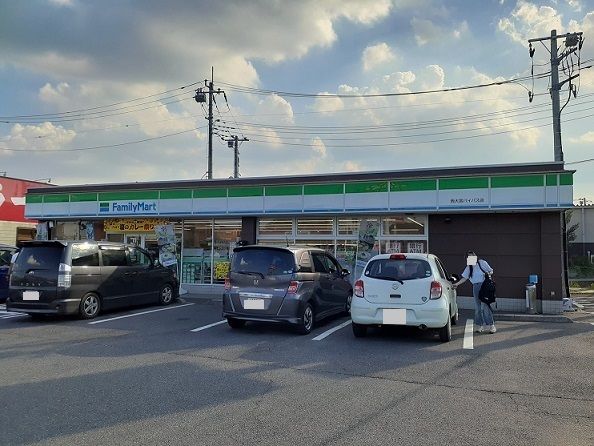 コンビニ　ファミマ　西大宮バイパス店（コンビニ）まで400m