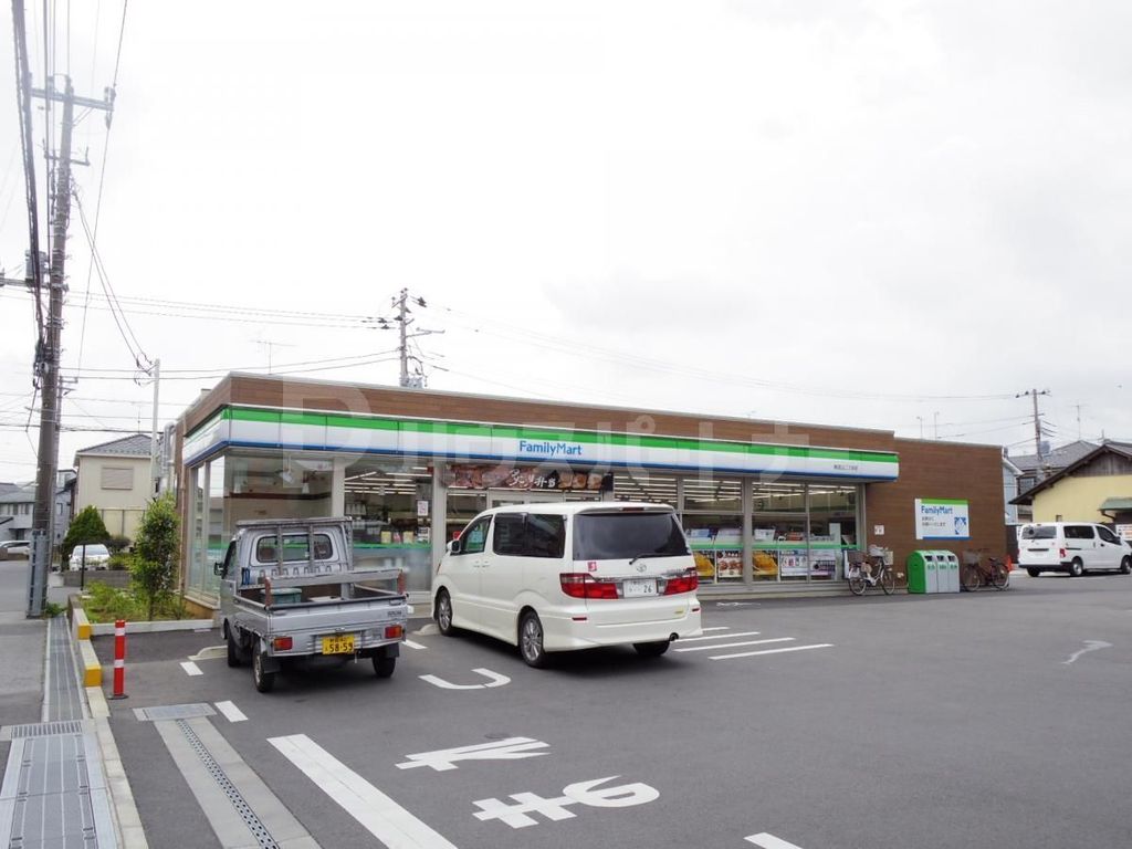 コンビニ　ファミリーマート南流山二丁目店（コンビニ）まで200m
