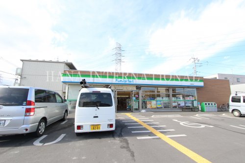 コンビニ　ファミリーマート 八潮駅南店（コンビニ）まで223m