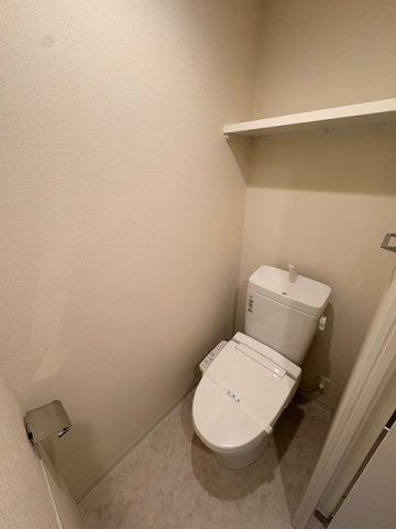 地下鉄御堂筋線 本町駅 徒歩4分 15階建 築13年のトイレ写真