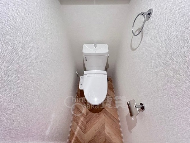 地下鉄御堂筋線 江坂駅 徒歩7分 15階建 築3年のトイレ写真