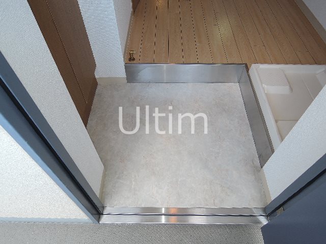 玄関　別部屋のお写真です。ご参考までに！