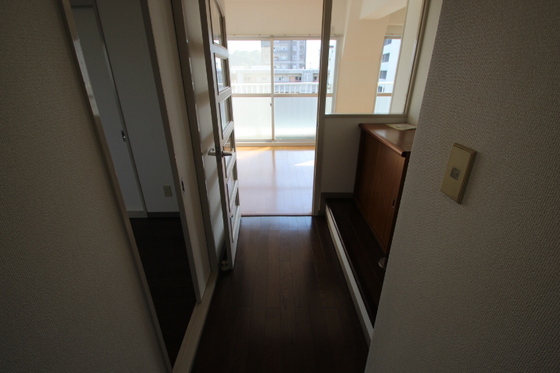 玄関　※別号室の写真です
