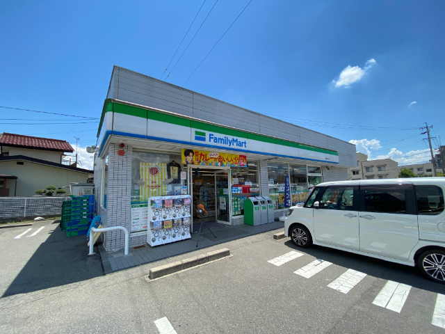 コンビニ　ファミリーマート長野早苗町店（コンビニ）まで224m