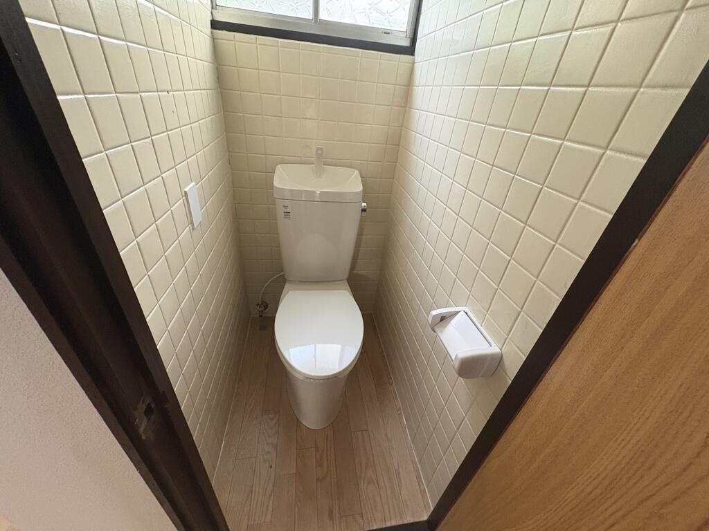守山区貸戸建てのトイレ写真