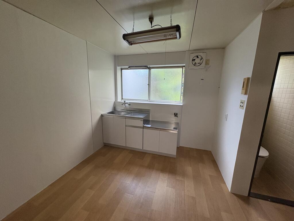 守山区貸戸建てのキッチン写真