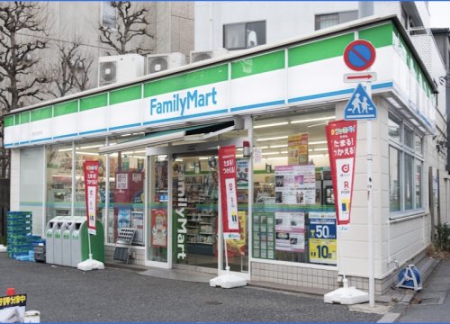 コンビニ　ファミリーマート 世田谷新町店（コンビニ）まで241m
