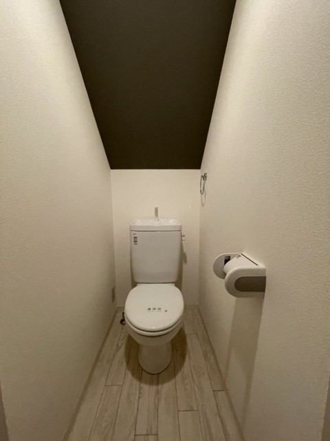 トイレ　【トイレ】階段下トイレ