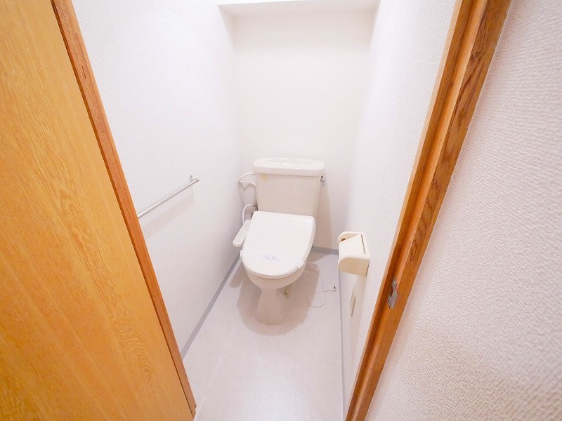 トイレ　清潔感のあるウォシュレット付きのトイレです♪